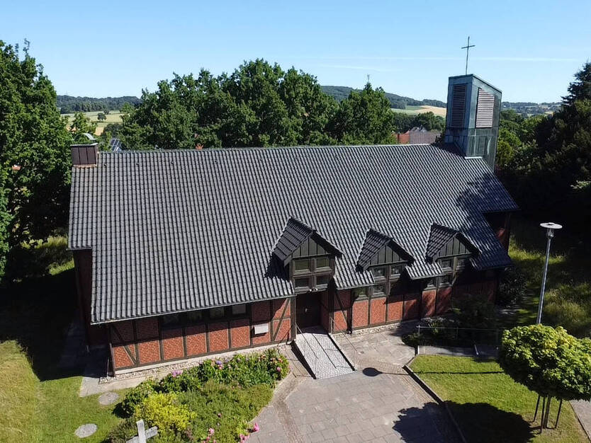 Unikat mit Perspektive - Kirchgebäude auf großem Areal mit Entwickungspotential in Exter!