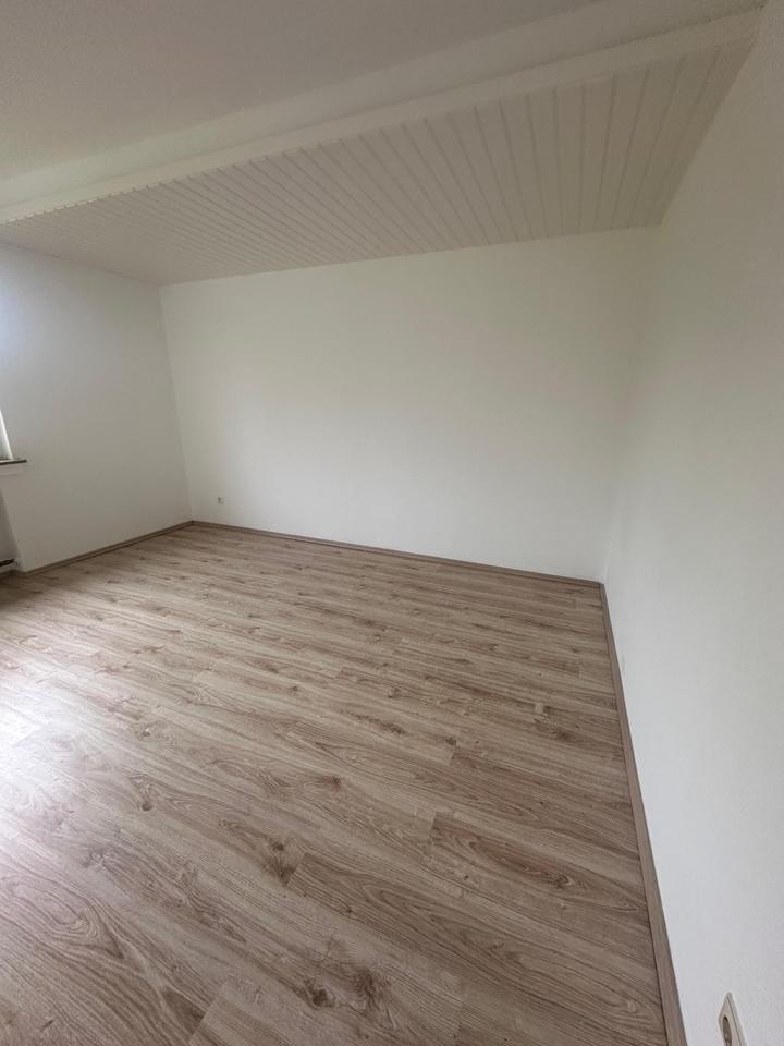 Helle und sanierte 3 Zimmer-Wohnung mit Balkon – Sofort verfügbar