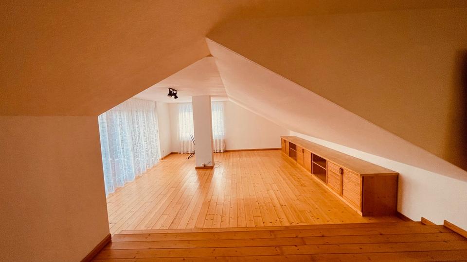 Doppelhaushälfte Lage - 6 Zimmer, 235 m&sup2;, 1.250&euro; | Angebot:26665107