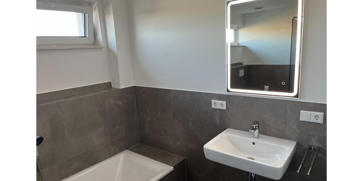 Offene Neubauwohnung mit großer Terasse 3 zimmer