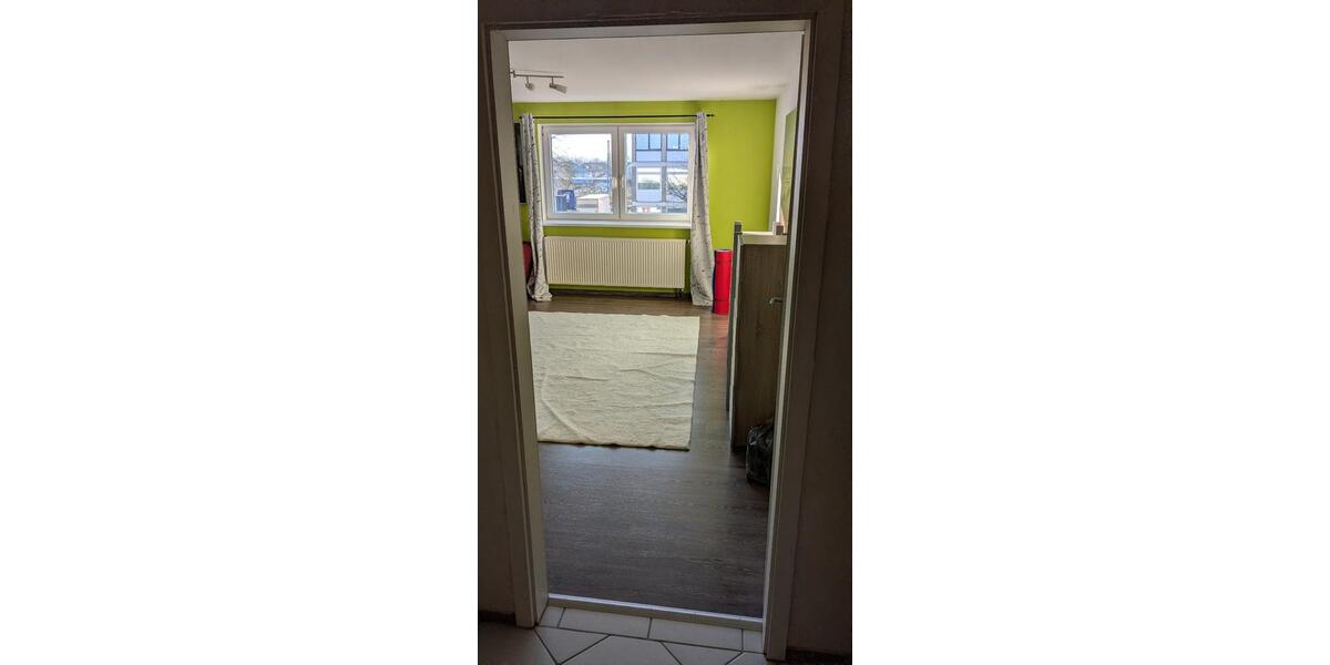 Etagenwohnung Lage - 4 Zimmer, 160 m&sup2;, 1.350&euro; | Angebot:25908425