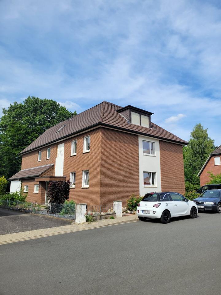 Mehrfamilienhaus, 270 m2 Wohnfläche, Carport, Garten, Keller, Hof