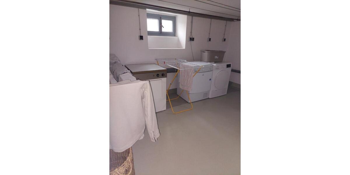 Dachgeschoßwohnung Lage - 2 Zimmer, 64 m&sup2;, 500&euro; | Angebot:25790490