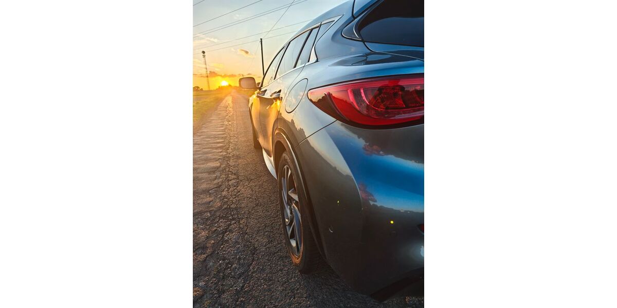 INFINITI Q30 114.000 km 13.250 &euro; Löhne 32584