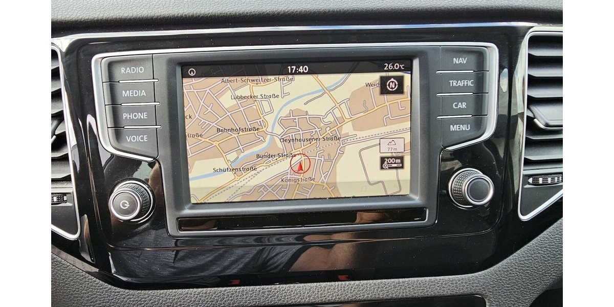 VW Golf Sportsvan 1.4 TSI Highline LEDER NAVI AHK 105.050 km 12.990 &euro; Löhne 32584